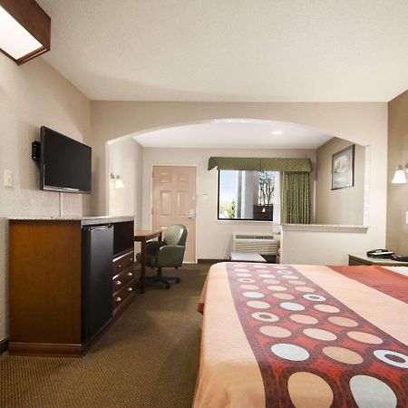 Super 8 Baton Rouge/I-12 Motel Ngoại thất bức ảnh